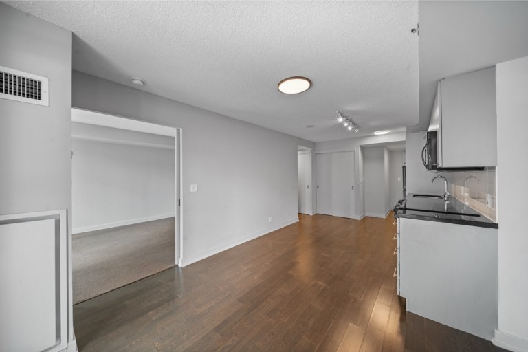 21 Nelson Street #632, Toronto, Ontario, Canada photo 9