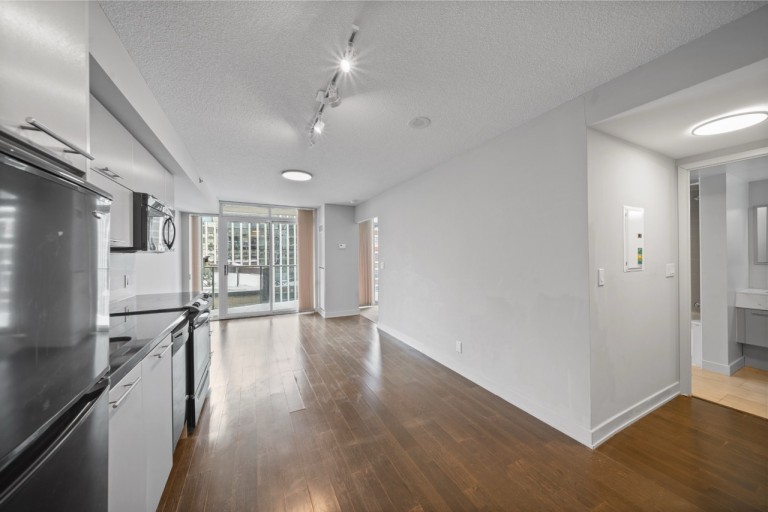 21 Nelson Street #632, Toronto, Ontario, Canada photo 4