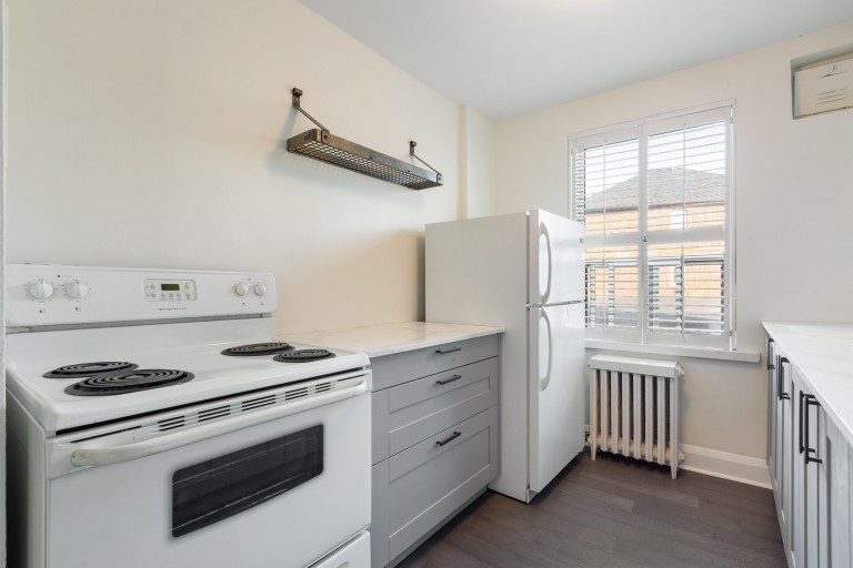 871 Millwood Road Suite 56, Toronto, Ontario, Canada photo 9