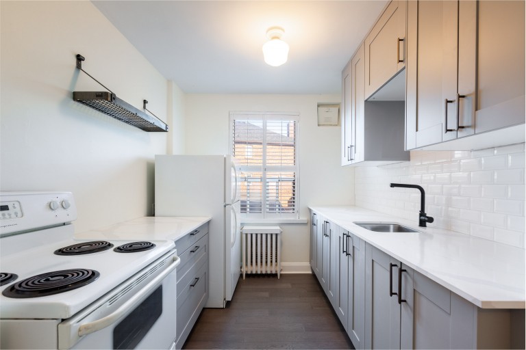 871 Millwood Road Suite 56, Toronto, Ontario, Canada photo 8