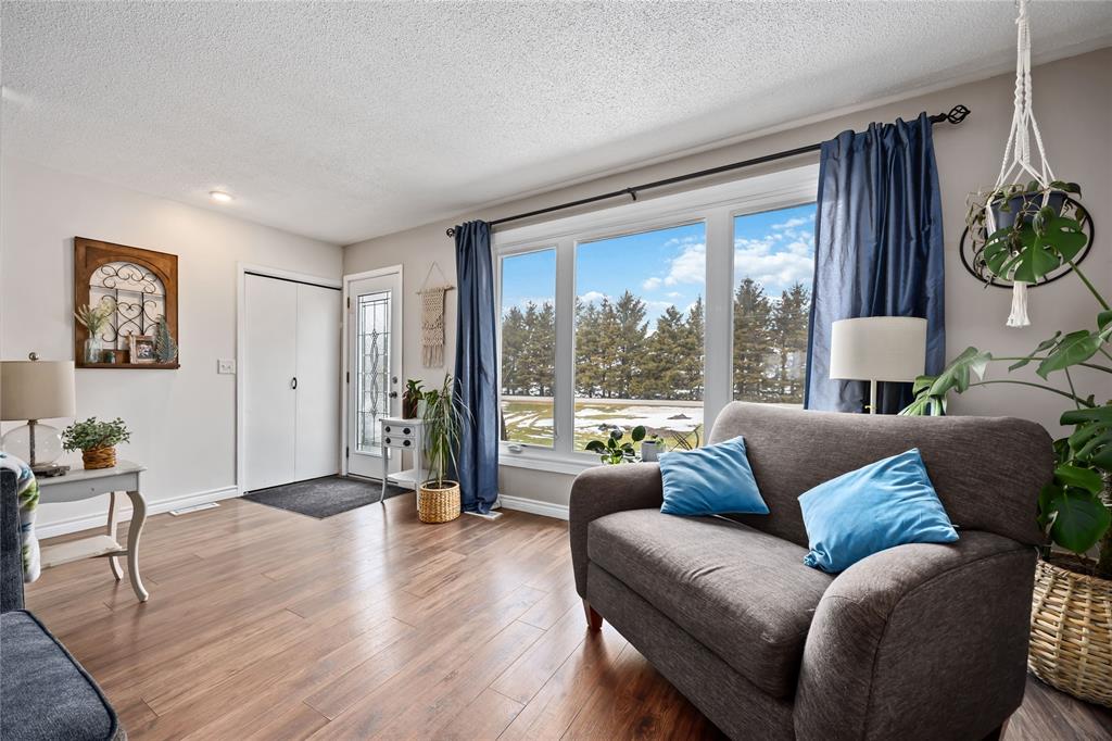 2451 ROKEBY Line, Moore, Ontario, Canada photo 4