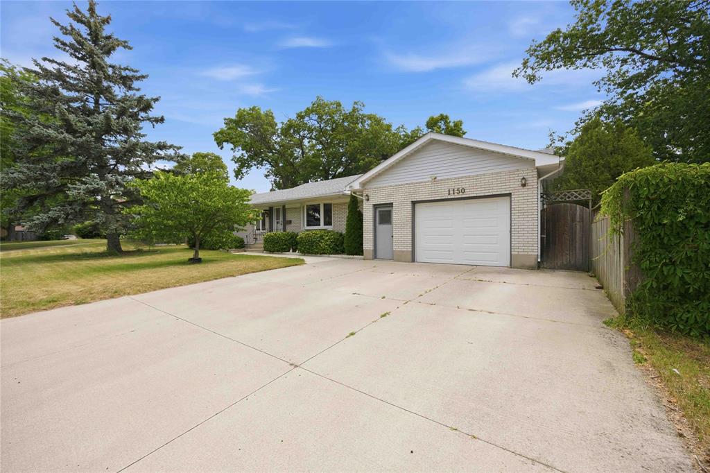 1150 THOMAS Drive, Sarnia, Ontario, Canada photo 2