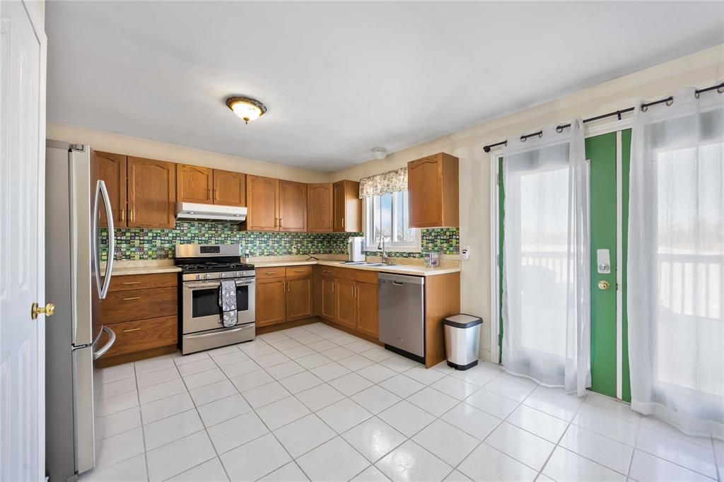 324 JACS Court, Petrolia, Ontario, Canada photo 8