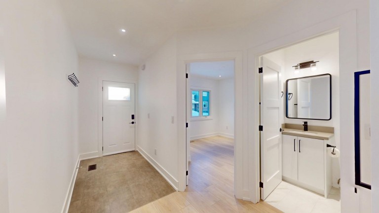 709 Willard Avenue Upper, Toronto, Ontario, Canada photo 2