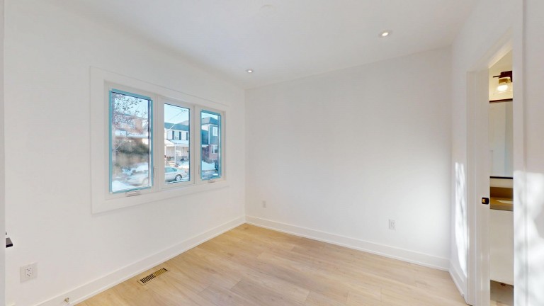 709 Willard Avenue Upper, Toronto, Ontario, Canada photo 3