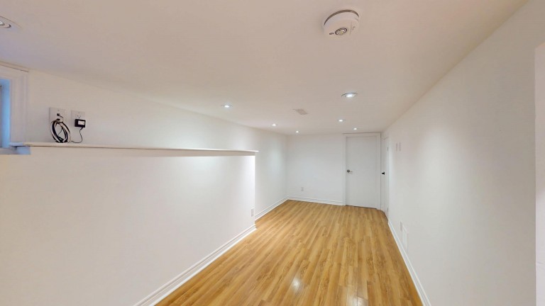 709 Willard Avenue Lower, Toronto, Ontario, Canada photo 5