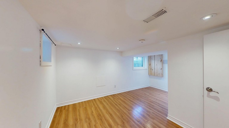 709 Willard Avenue Lower, Toronto, Ontario, Canada photo 8