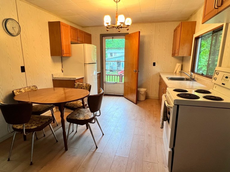 1049 Grace River Road, Wilberforce, Ontario, Canada photo 3