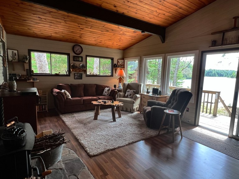 1069 Cohosh Lane, Harcourt, Ontario, Canada photo 4