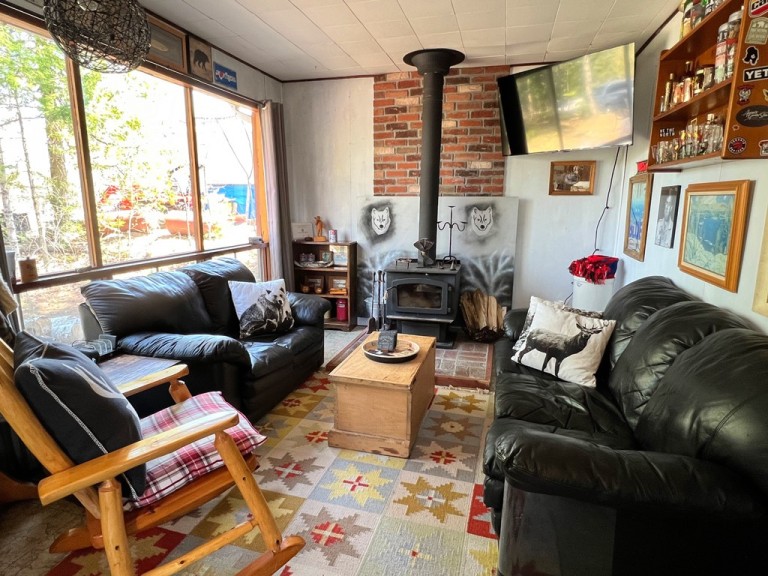 1411 Clement Lake Road, Wilberforce, Ontario, Canada photo 3