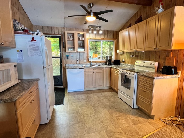 1711 Buxton Road, Wilberforce, Ontario, Canada photo 2