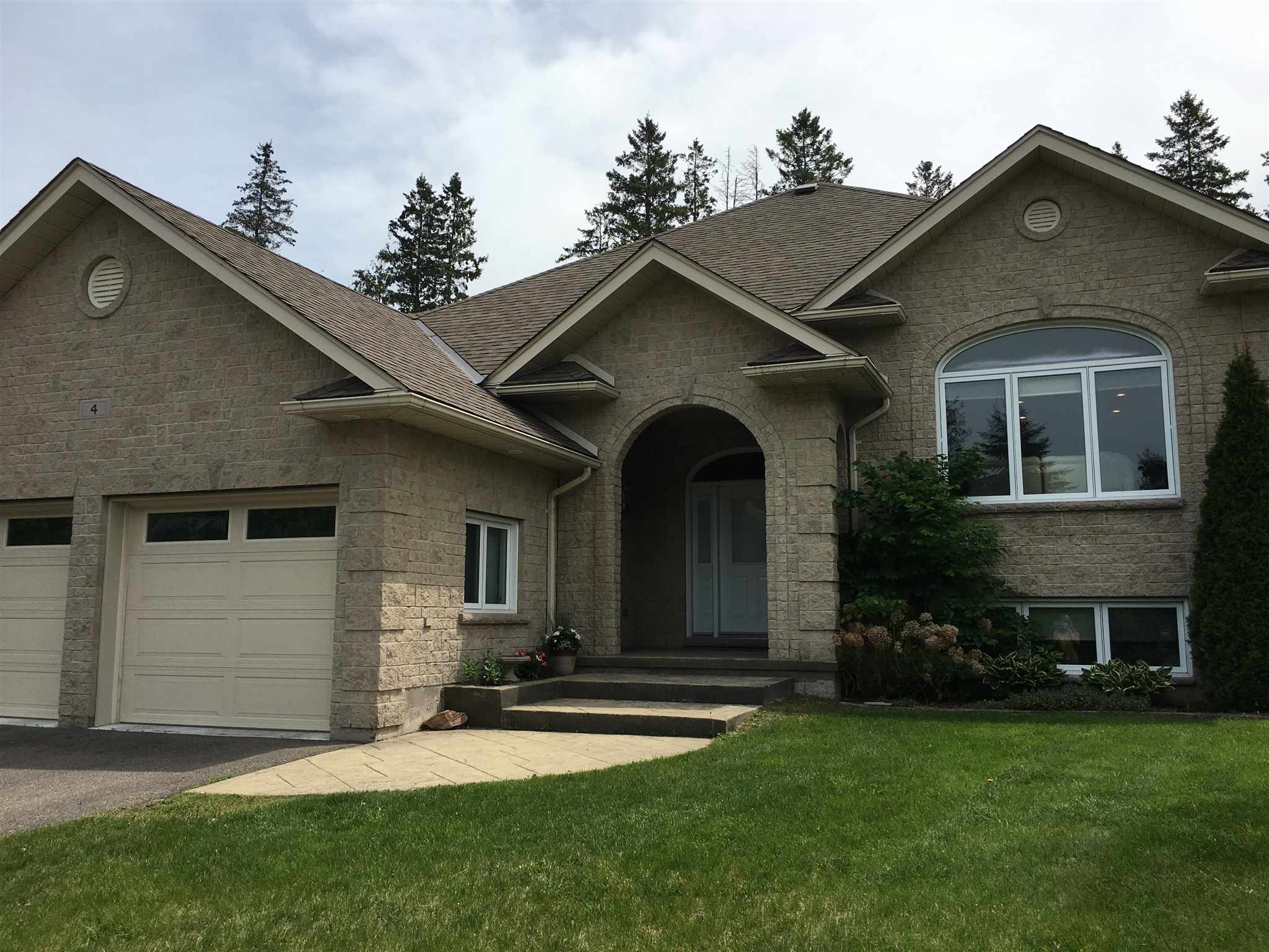 4 Parkdale Drive, Sault Ste. Marie Ontario, Canada