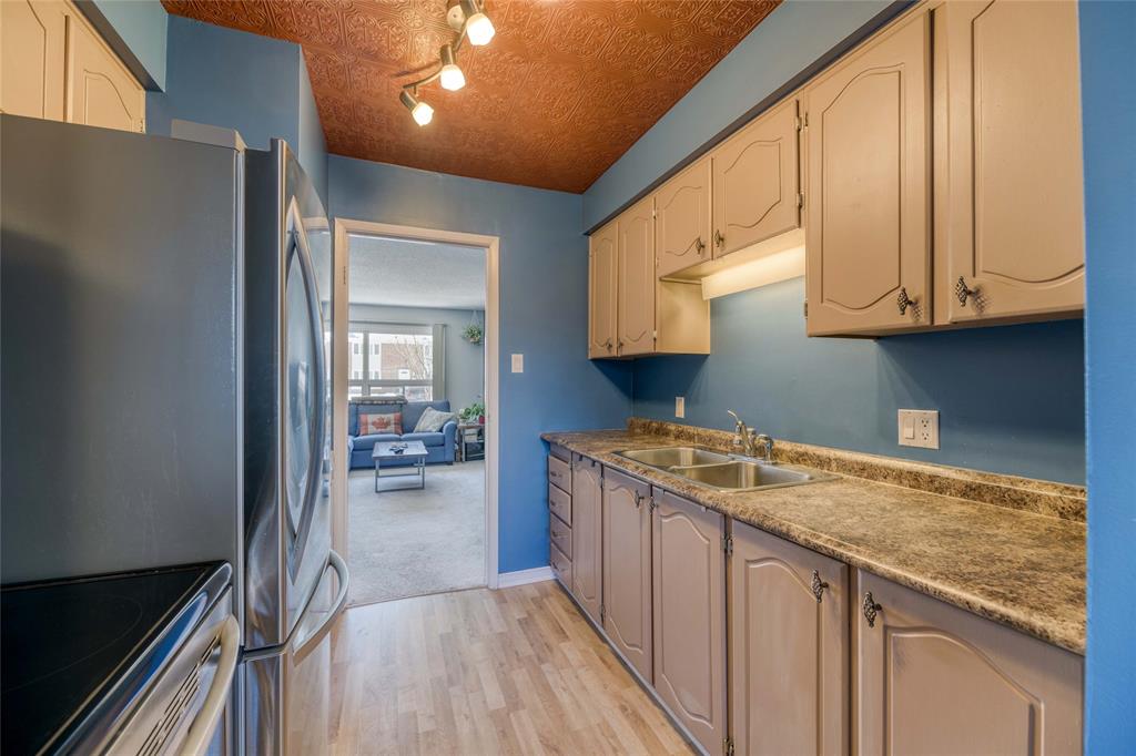 301 EDGEWOOD Street Unit# 8, Sarnia, Ontario, Canada