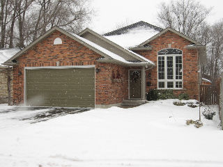388 SCOTT ST E, Strathroy Ontario, Canada