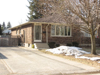230 LAMORE CR, Strathroy Ontario, Canada