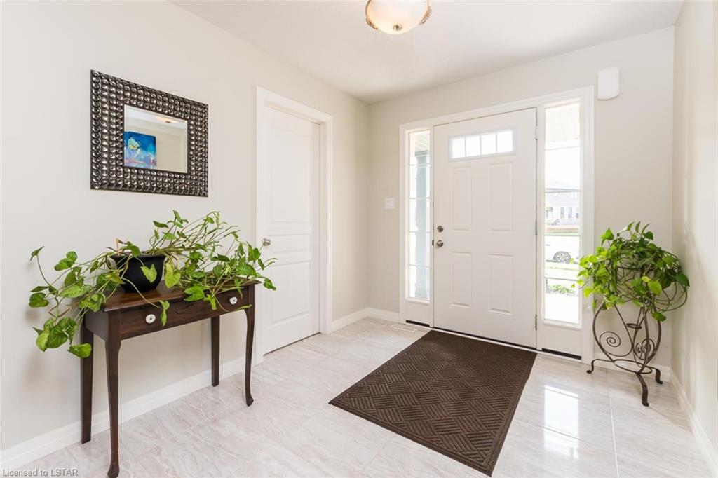 215 UNION Avenue, Komoka Ontario, Canada