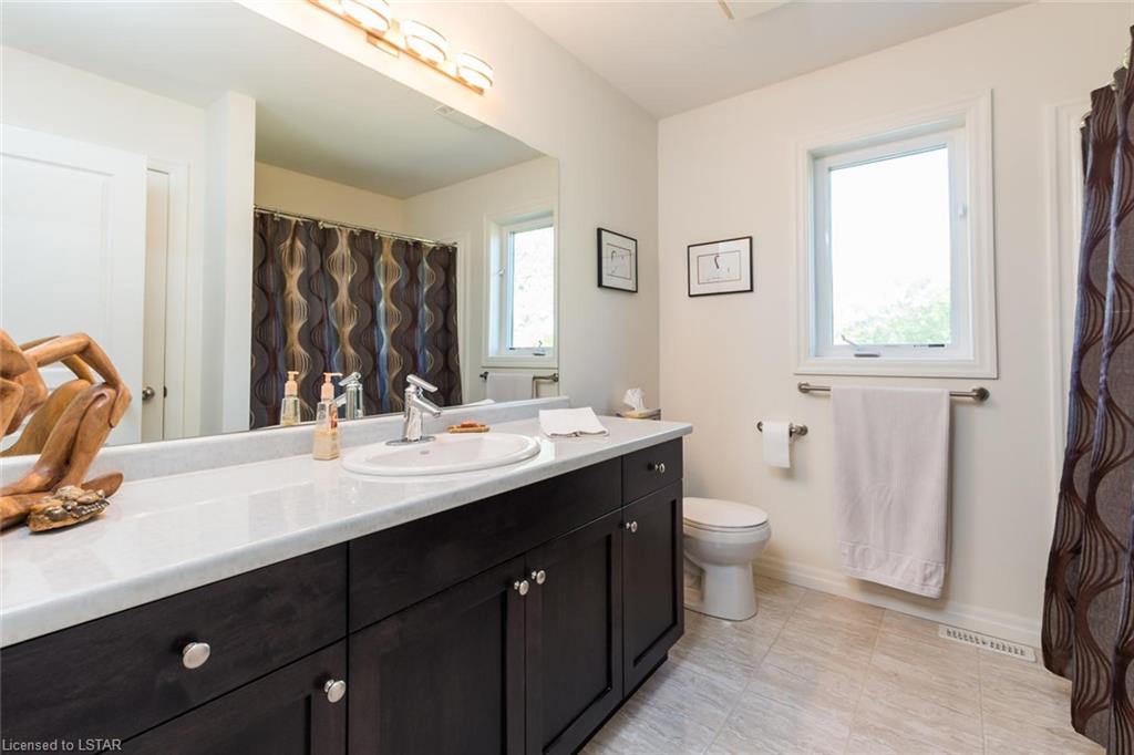 215 UNION Avenue, Komoka Ontario, Canada