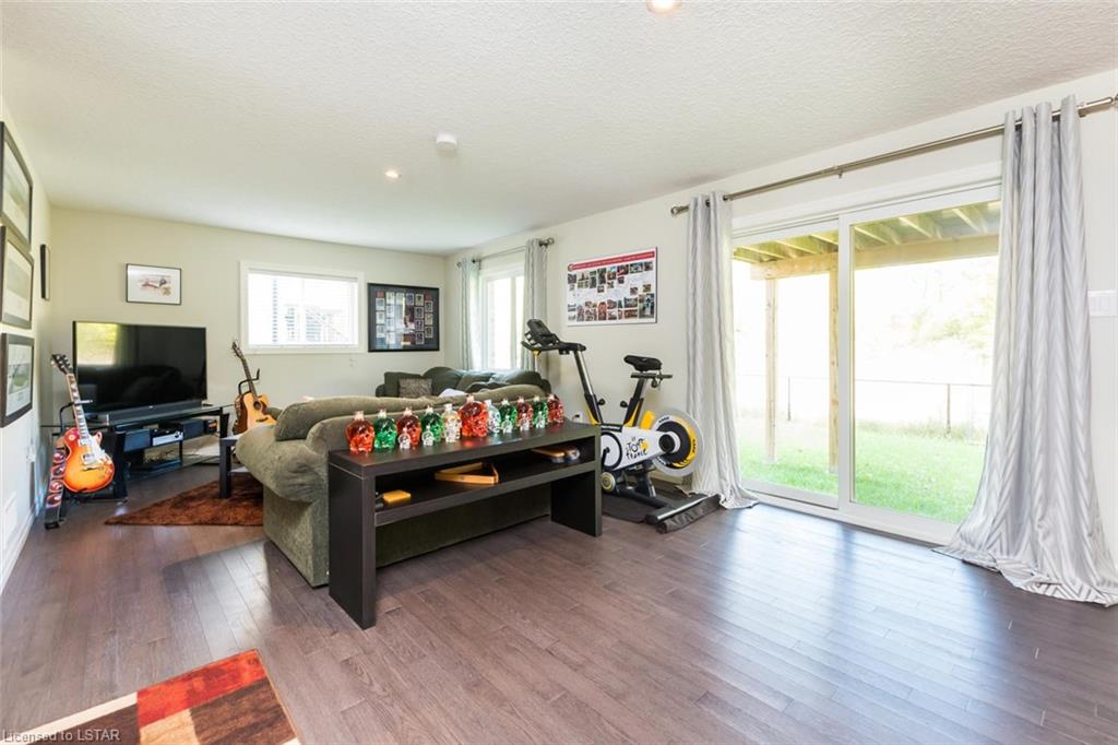 215 UNION Avenue, Komoka Ontario, Canada
