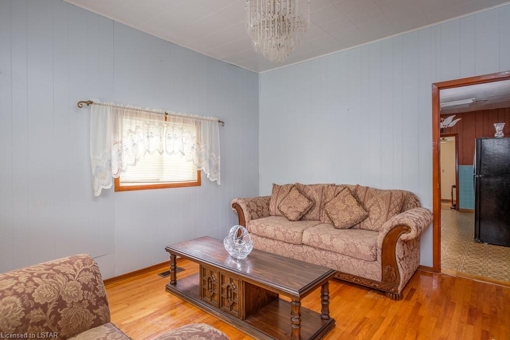 144 BURNS Street, Strathroy Ontario, Canada