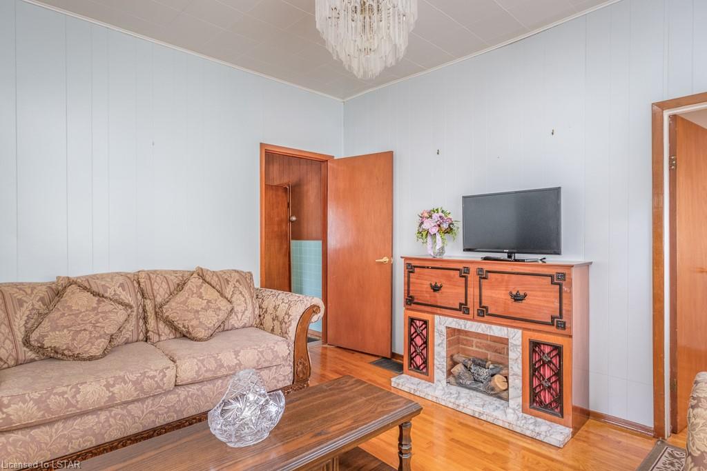144 BURNS Street, Strathroy Ontario, Canada