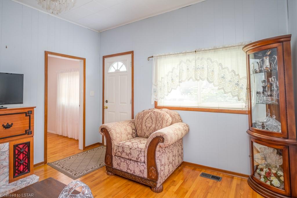 144 BURNS Street, Strathroy Ontario, Canada