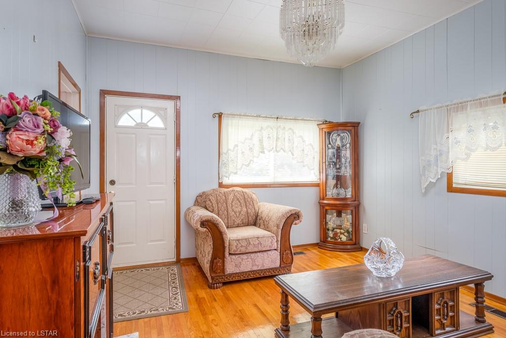 144 BURNS Street, Strathroy Ontario, Canada