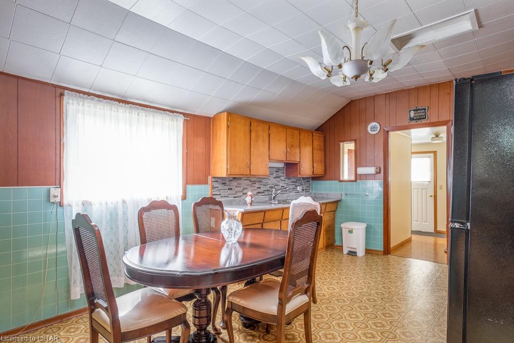 144 BURNS Street, Strathroy Ontario, Canada