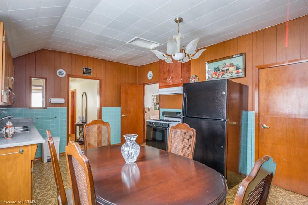 144 BURNS Street, Strathroy Ontario, Canada