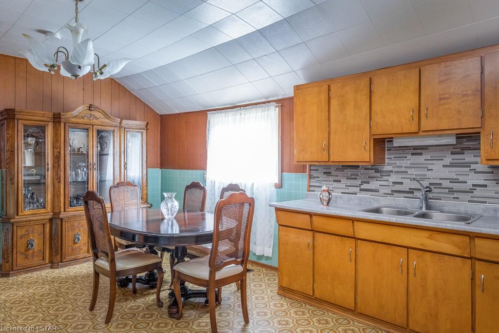 144 BURNS Street, Strathroy Ontario, Canada