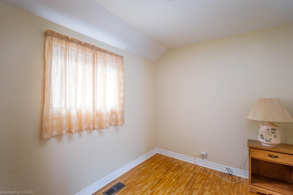 144 BURNS Street, Strathroy Ontario, Canada