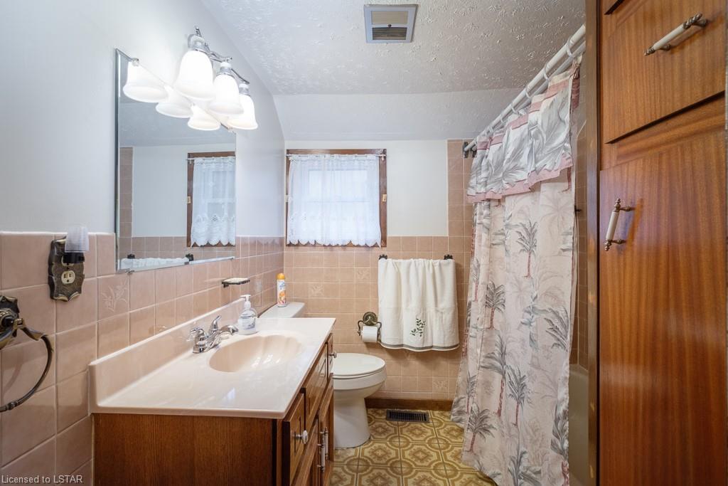 144 BURNS Street, Strathroy Ontario, Canada