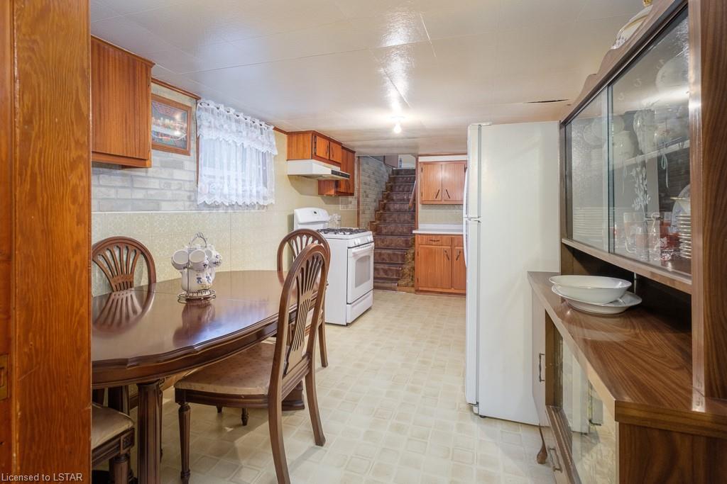 144 BURNS Street, Strathroy Ontario, Canada