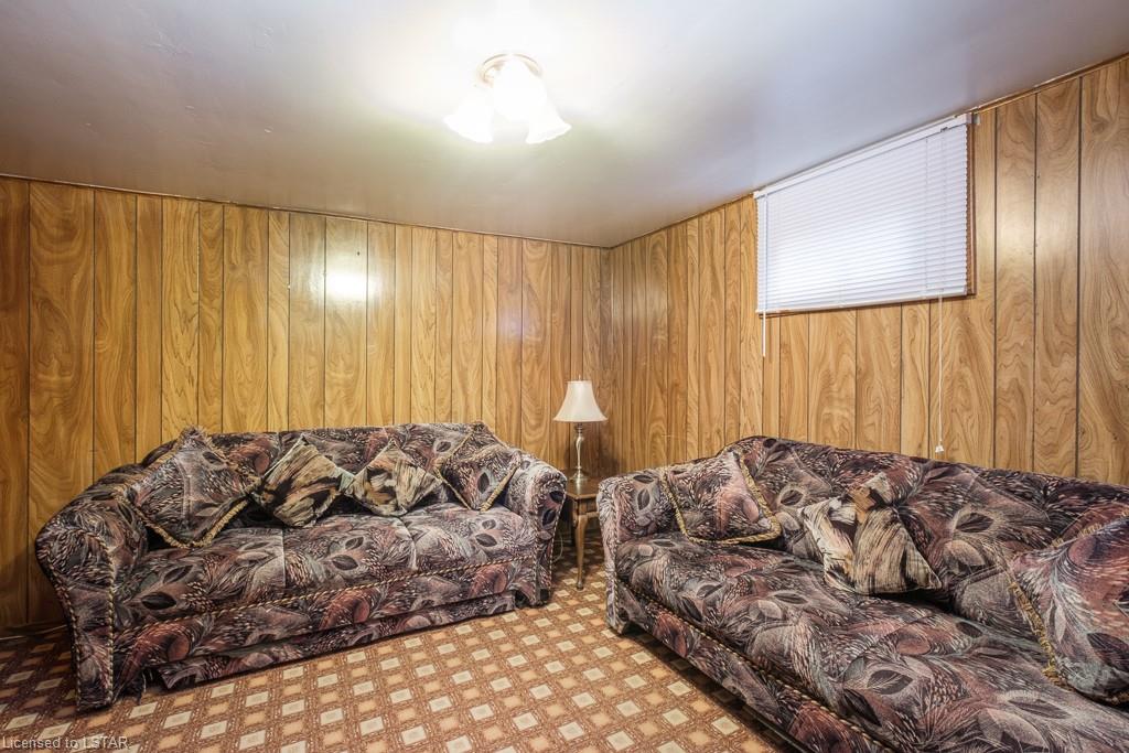144 BURNS Street, Strathroy Ontario, Canada