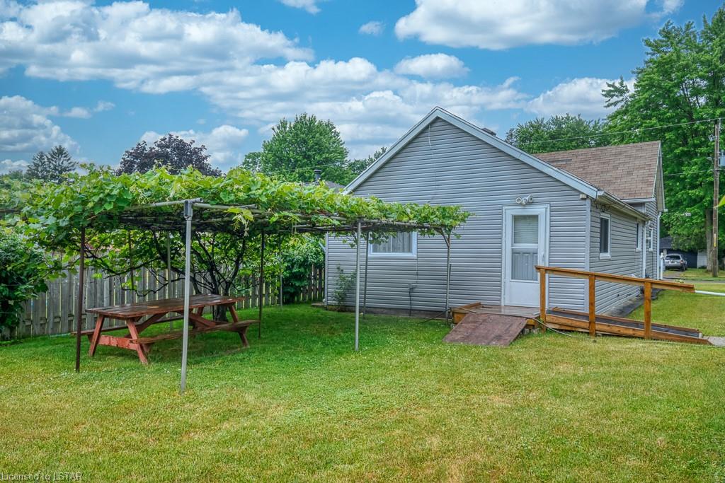 144 BURNS Street, Strathroy Ontario, Canada