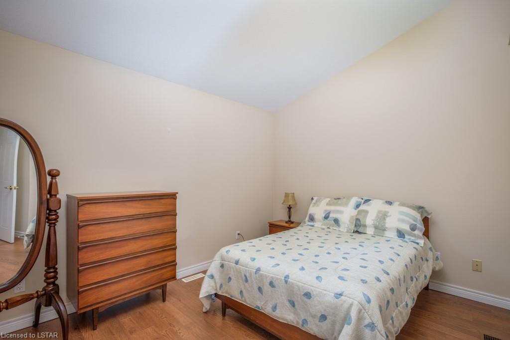 307 METCALFE Street E Unit# 10, Strathroy Ontario, Canada