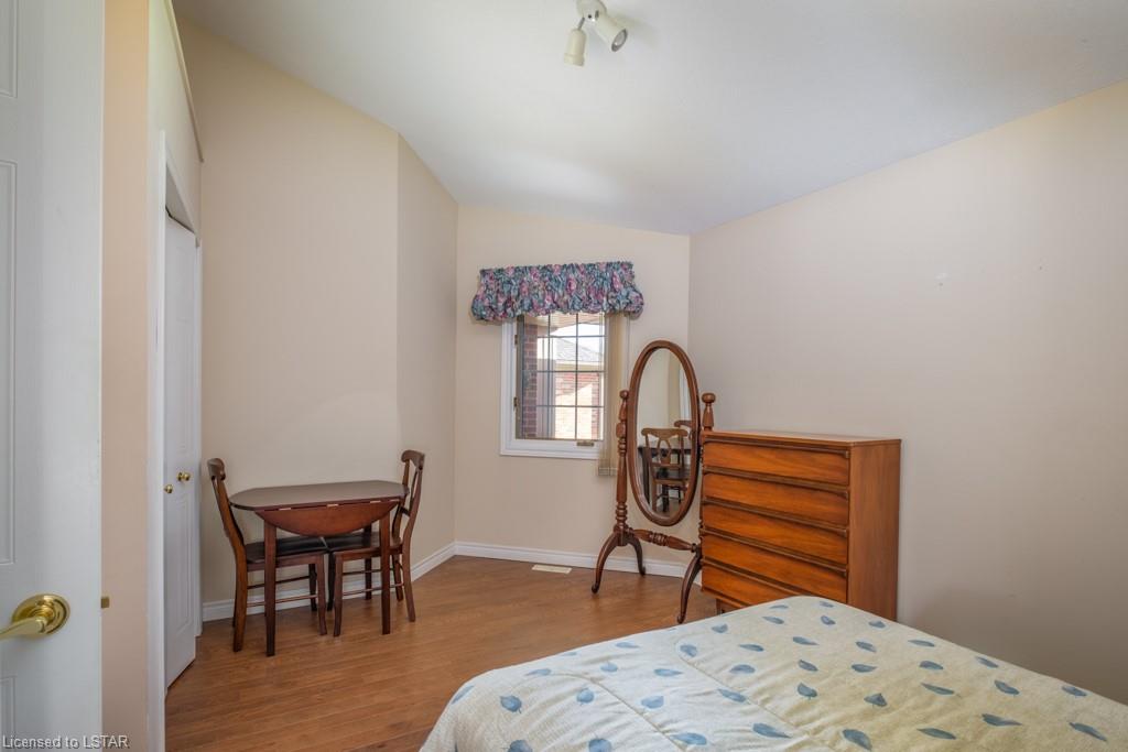 307 METCALFE Street E Unit# 10, Strathroy Ontario, Canada