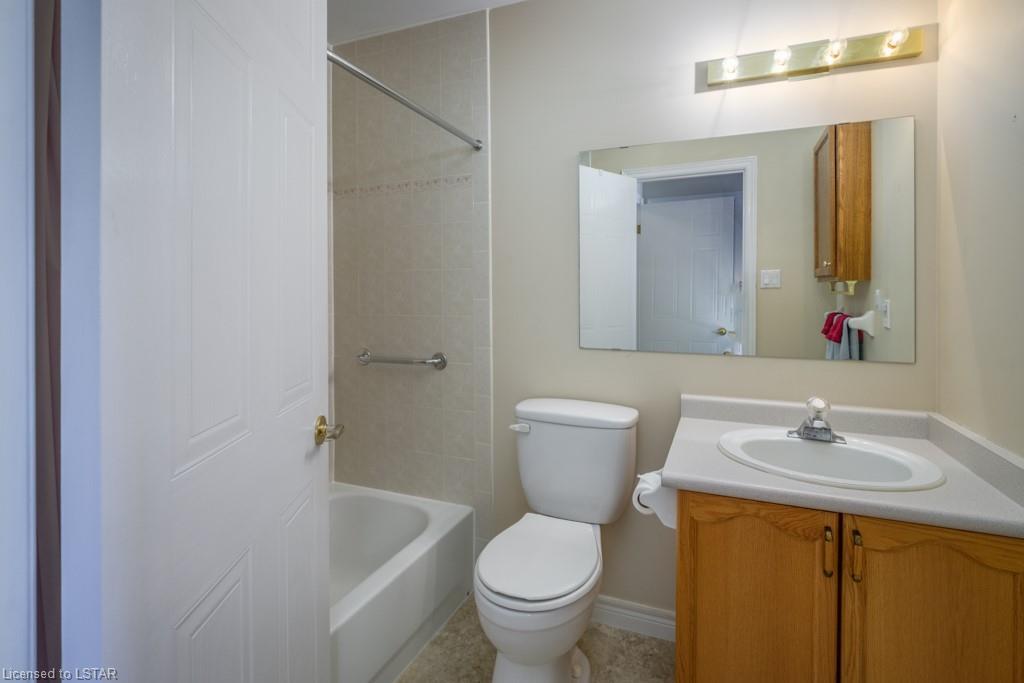 307 METCALFE Street E Unit# 10, Strathroy Ontario, Canada