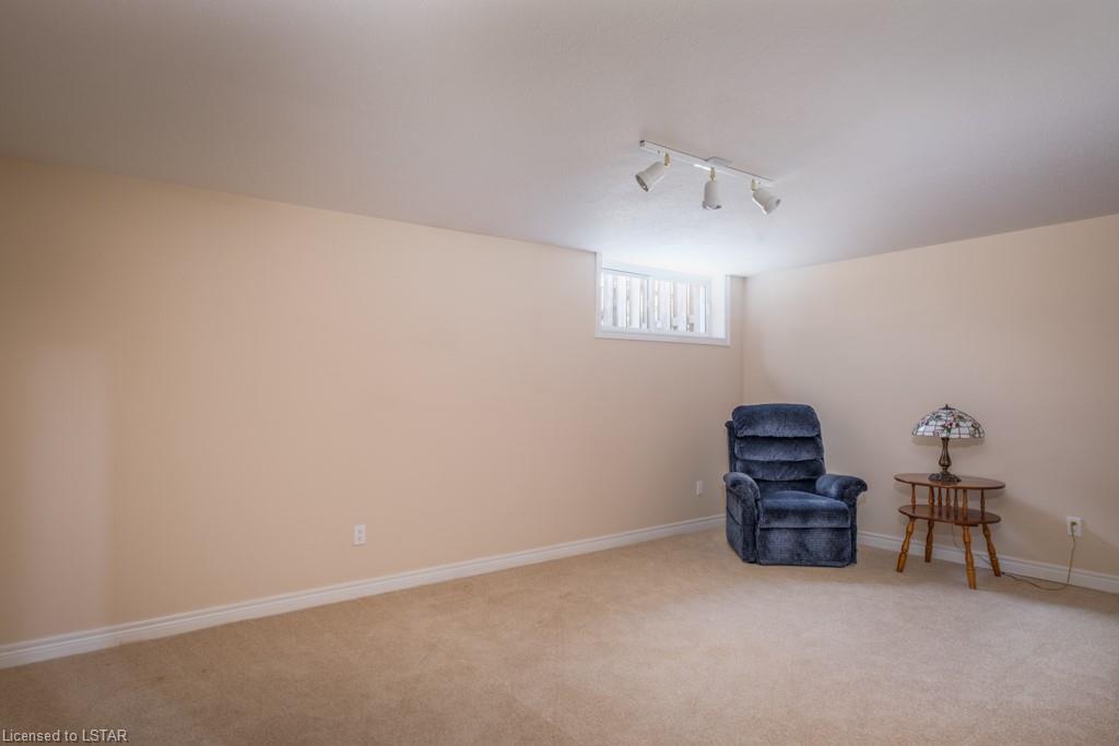 307 METCALFE Street E Unit# 10, Strathroy Ontario, Canada