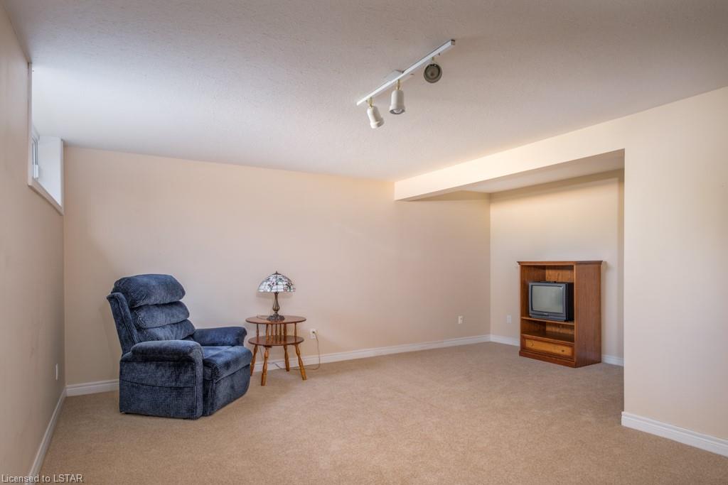 307 METCALFE Street E Unit# 10, Strathroy Ontario, Canada