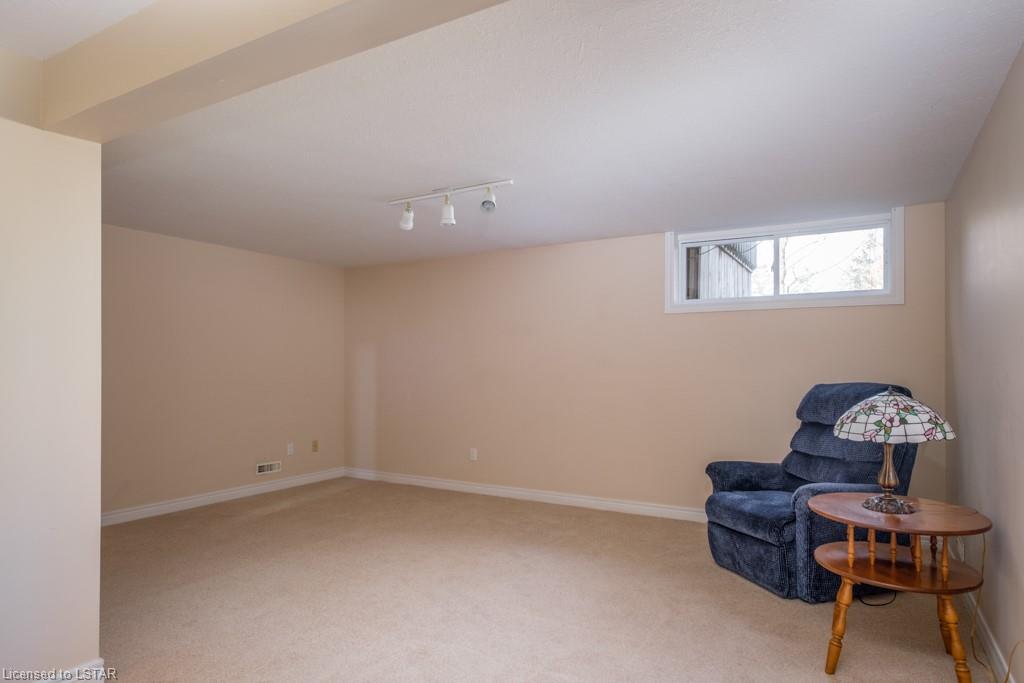 307 METCALFE Street E Unit# 10, Strathroy Ontario, Canada