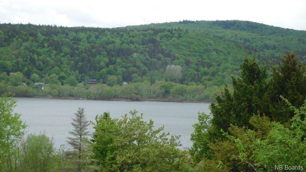- Darlings Island Road, Darlings Island, New Brunswick, Canada