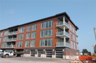 38 HARBOUR Street Unit# PH402, Port Dover Ontario, Canada