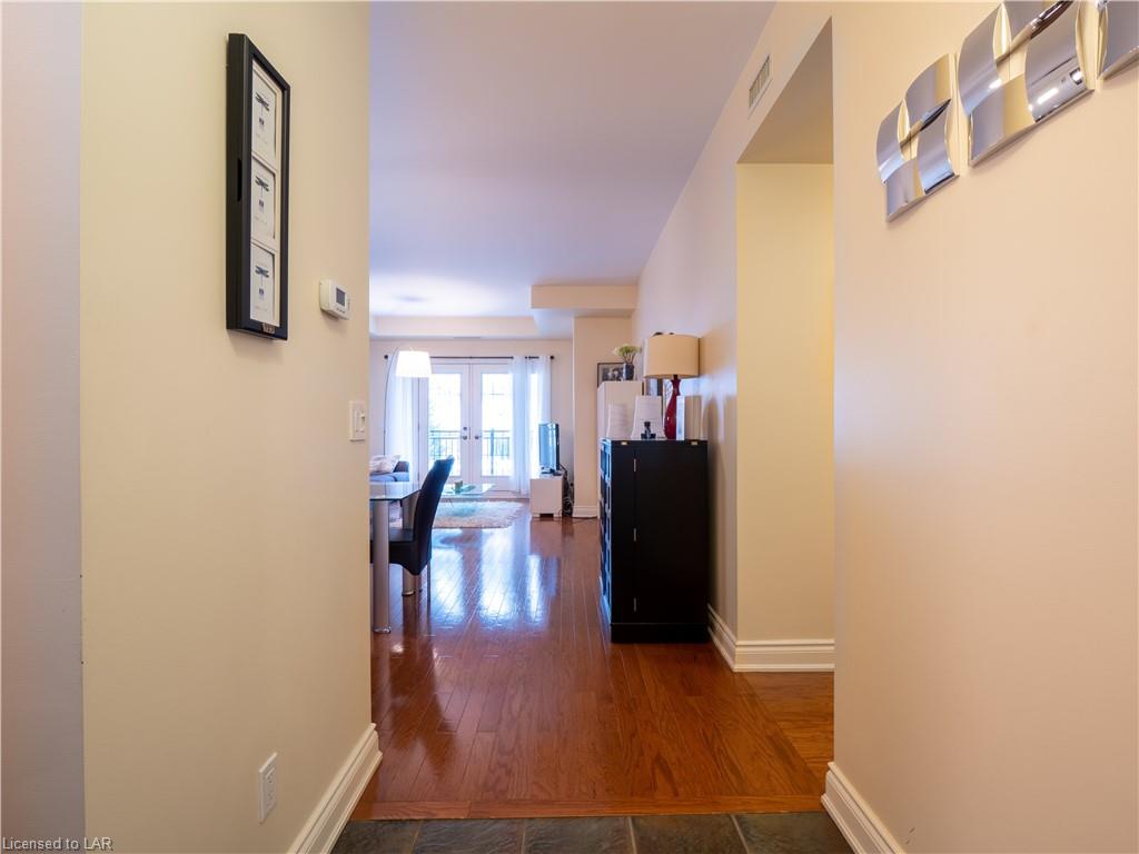 200 COLLIER Street, Barrie, Ontario, Canada