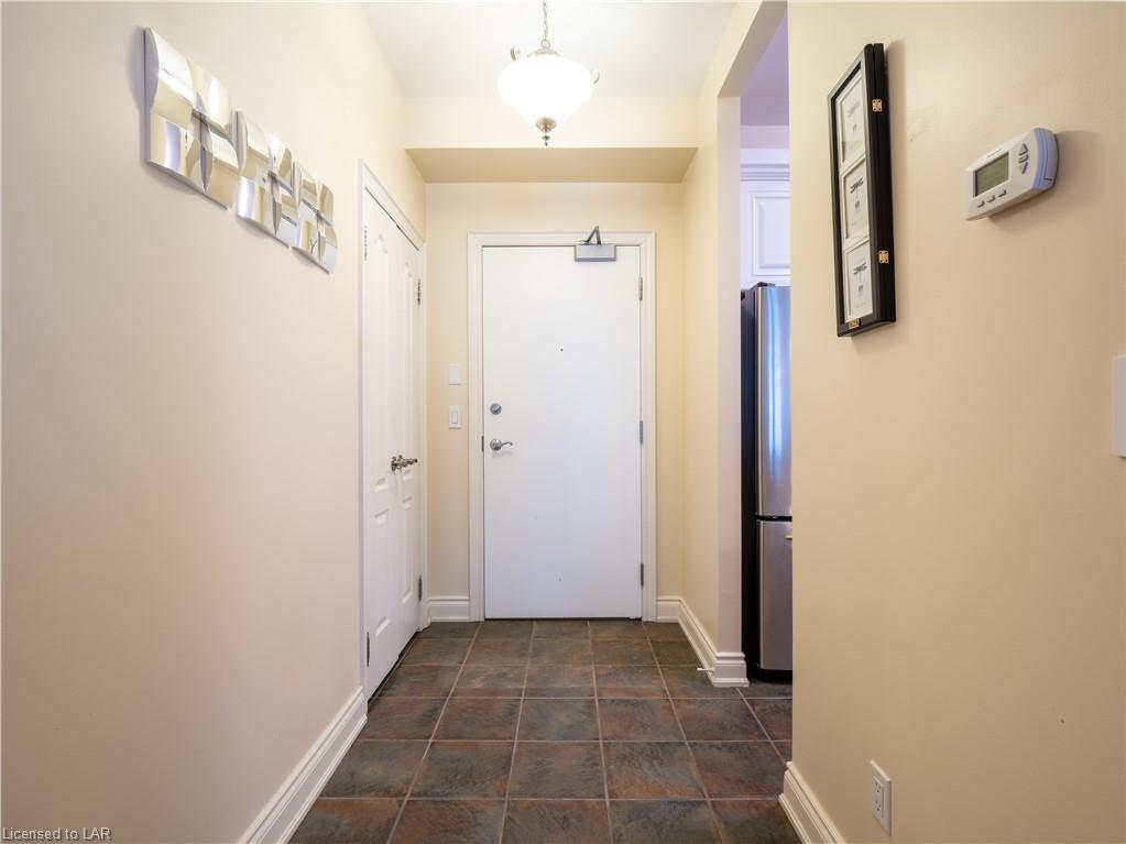 200 COLLIER Street, Barrie, Ontario, Canada