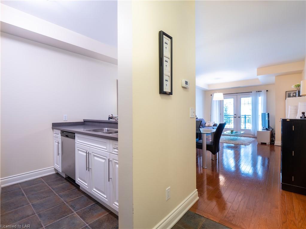 200 COLLIER Street, Barrie, Ontario, Canada