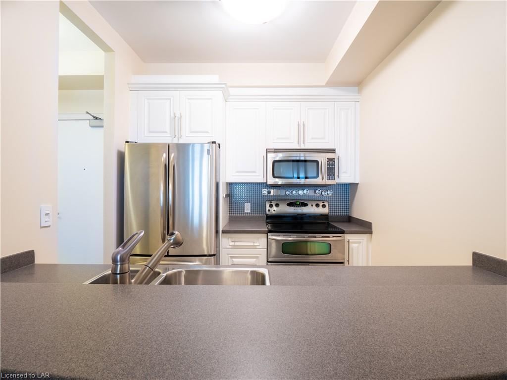 200 COLLIER Street, Barrie, Ontario, Canada