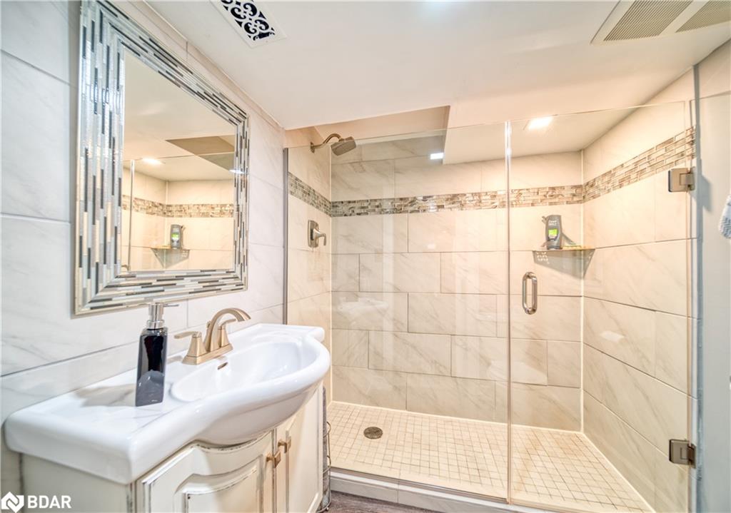 380 PARKHURST Crescent, Orillia, Ontario, Canada