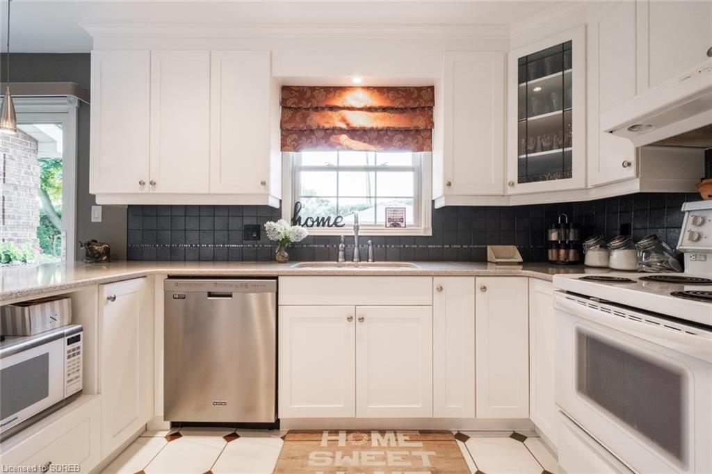 4 DOUGLAS Avenue, Simcoe, Ontario, Canada