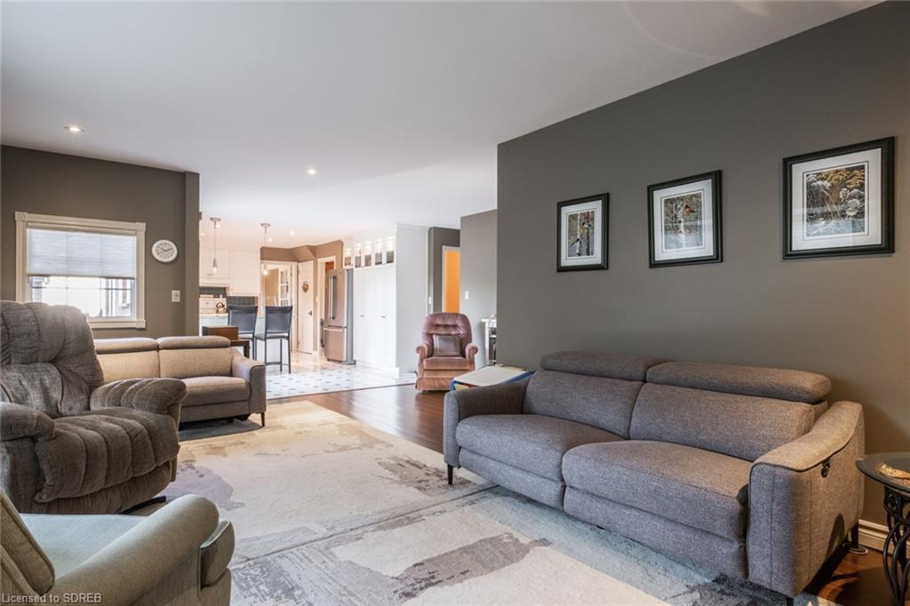 4 DOUGLAS Avenue, Simcoe, Ontario, Canada