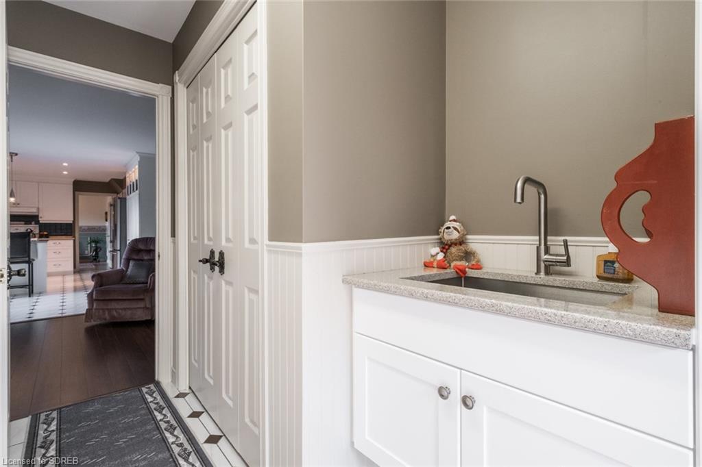 4 DOUGLAS Avenue, Simcoe, Ontario, Canada